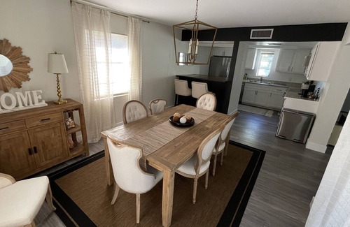 Central Naples Condominio | 3 Bedroom 2 Bath Beautiful Condo in heart of Naples 8 Minutes from Seagate Beach