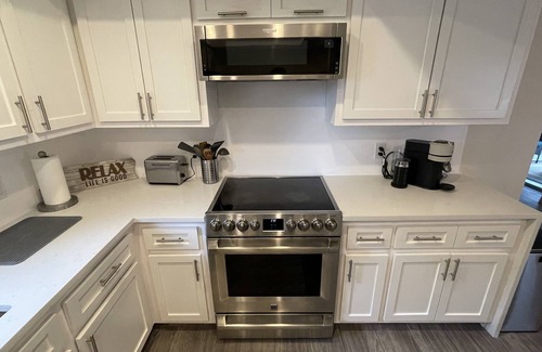 Central Naples Condominio | 3 Bedroom 2 Bath Beautiful Condo in heart of Naples 8 Minutes from Seagate Beach