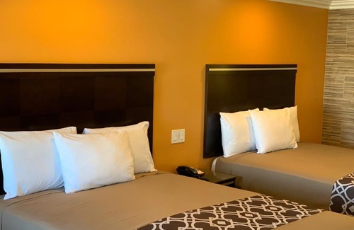 Montclair Hotel | Ontario Inn & Suites