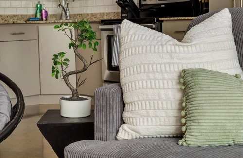 Victoria Park Condominio | Onyx at Colours Downtown, Sleeps 4 U/G parking