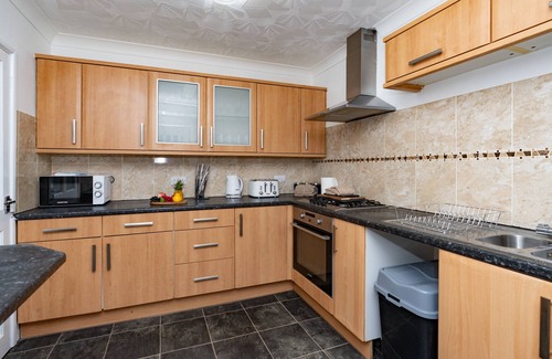 Waterlooville Casa | Open Mind Property - Hottub, Sleeps10 & Parking