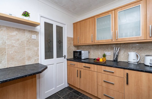 Waterlooville Casa | Open Mind Property - Hottub, Sleeps10 & Parking