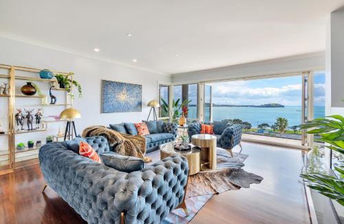 Orakei Villa | Orakei Grandeur Mansion with Sea Views & Pool