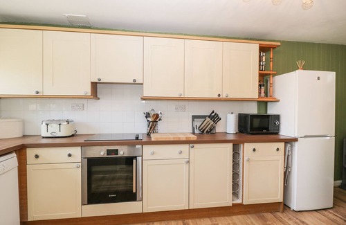 Malmesbury Cabaña | ORCHARD HOUSE COTTAGE, pet friendly, with open fire in Malmesbury