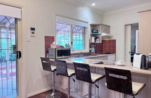 Adelaide Casa | Oriental charming 3-bedroom house in welcoming Saint Peters with AC, WiFi