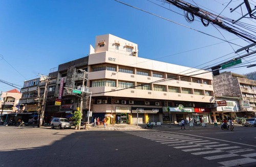 Downtown Tacloban Apartamento | Original Studio at Etsu Hotel. Unwind and Relax