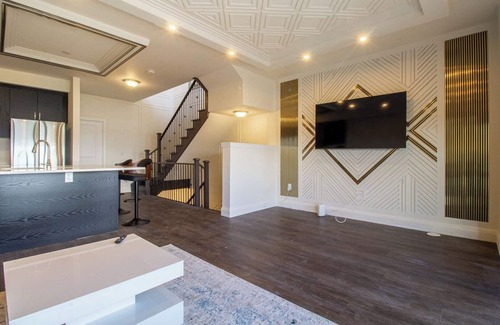 Orillia Casa | Orillia's Rooftop Retreat