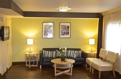 Florida Center Hotel | Super 8 by Wyndham Orlando International Drive