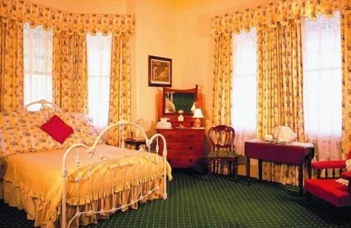 Strahan Casa | Ormiston House