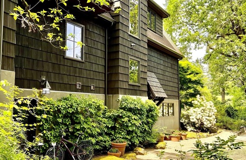 Country Club - North Shore Casa | Oswego Lake Country Club's 9th Fairway An ADU for 31+ days - "The Bentley"