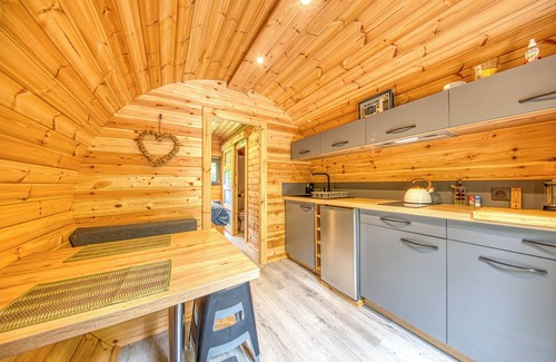 Saint-Vivien-de-Medoc Casa | Casita de campo 'Ôtonneauxstress - Le Pêcheur' con terraza privada, jardín compartido y Wi-Fi