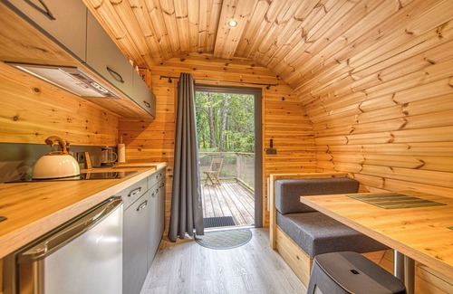 Saint-Vivien-de-Medoc Casa | Casita de campo 'Ôtonneauxstress - Le Pêcheur' con terraza privada, jardín compartido y Wi-Fi