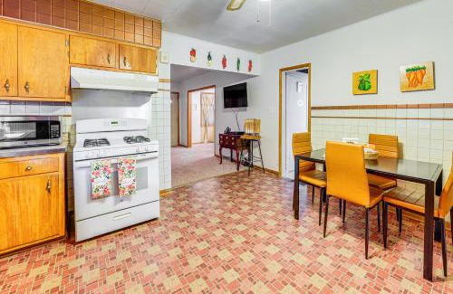 Ottawa Casa | Ottawa Home with Porch, Near Starved Rock State Park