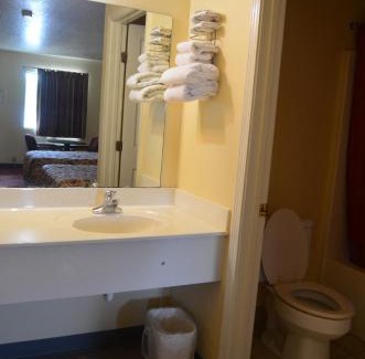 Glenwood Hotel | Ouachita Mountain Inn