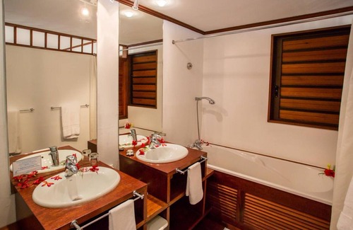 Kuto Hotel | Oure Lodge Beach Resort