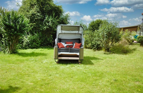 Belau Casa | Outdoor lounge on Lake Belau