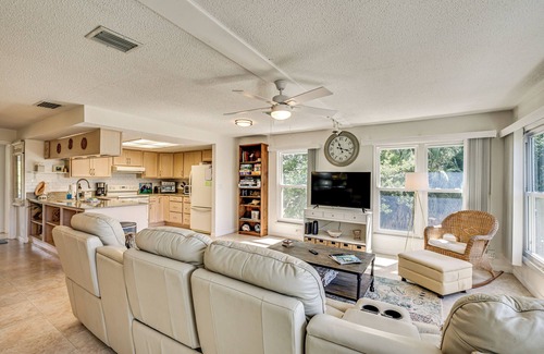 Woods N Waters Casa | Outdoor Oasis: Canal-Front Home in Crystal River