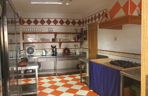 Alicante Chalet De Esquí | Vacaciones en familia, con Spa y Piscina de verano y de invierno