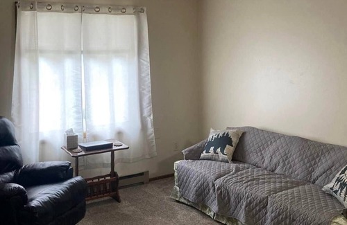 Streeter Apartamento | Outdoorsmen’s stay in a quiet community, pet friendly.