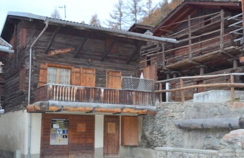 St. Luc Chalet De Esquí | Exterior: chalet en 3 plantas en el centro del pueblo con entrada en el 1er piso, para 5 personas