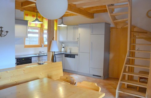 Saint-Luc Apartamento | Exterior: apartamento ático cómodo y moderno en el 1er piso de un chalet, para 6-8 personas