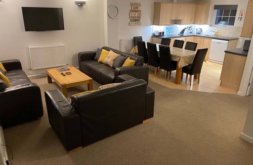 Saint Columb Major Cabaña | Outstanding 4 Bedroom Open-Plan Lodge.