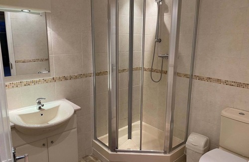 Saint Columb Major Cabaña | Outstanding 4 Bedroom Open-Plan Lodge.