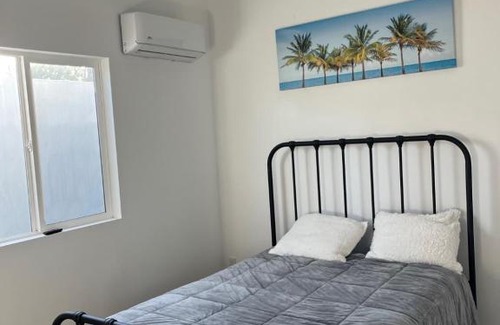 Lake Balboa Casa | Outstanding new 1 bedroom 1 Bath