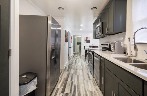 Columbia Cama Y Desayuno | Over 3500 sq ft! All 4BRMs with TVs! 9 Beds for up to 12 Guests!