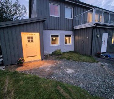 Lebesby Apartamento | Overnatting Kjøllefjord, Hybelleilighet med kjøkkenkrok og eget bad