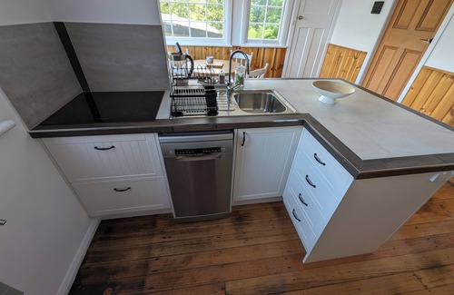 Queenstown Casa | Owen: Spacious very comfy, genuine quality & views, quiet yet close to amenities