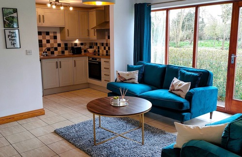 Louth Cabaña | Owl Lodge, Covenham Holiday Lodges