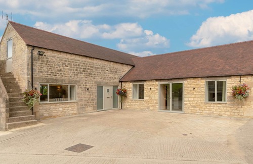 Gloucester Cabaña | Owls Nest Barn - sleeps 9 guests in 4 bedrooms