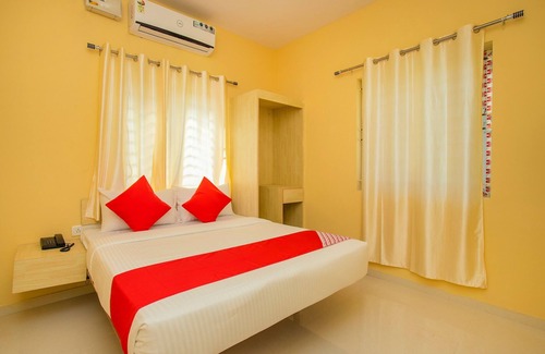BTM Layout Hotel | OYO 10522 Varcity Emerald