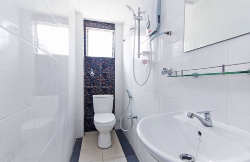 Bandar Baru Salak Tinggi Hotel | OYO 414 Adiff Palace Hotel