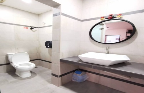 Muar Hotel | OYO 91032 Mwv Family Suite Room