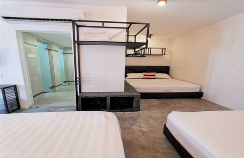 Muar Hotel | OYO 91032 Mwv Family Suite Room