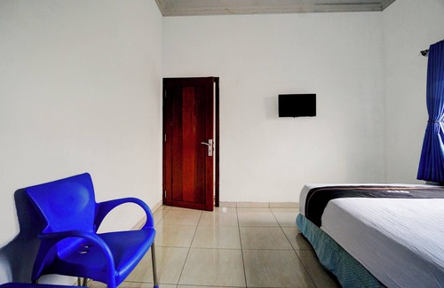 Blitar Hotel | OYO 94818 Sabina House Syariah