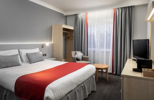 Woodhouse Hotel | OYO Flagship London Finchley