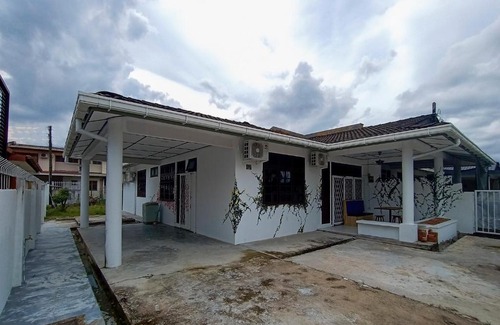 Kuching Hotel | OYO Homes 90258 Natol Venice Homestay