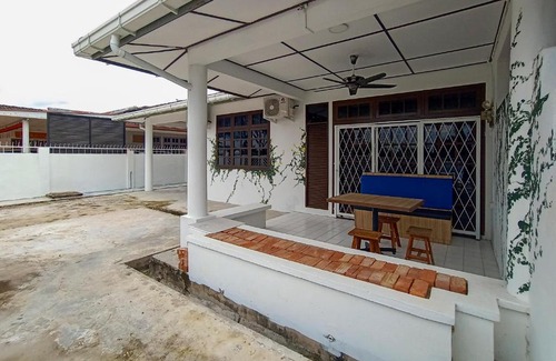 Kuching Hotel | OYO Homes 90258 Natol Venice Homestay