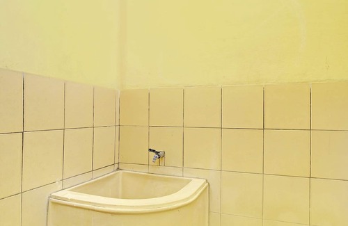 Buleleng Hotel | OYO Life 92954 Shanti Kost