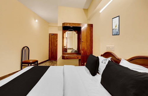 Guruvayur Hotel | OYO Rvee's East Nada