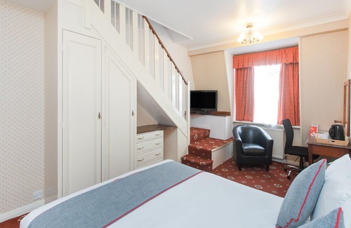 Hythe Hotel | OYO Stade Court Hotel