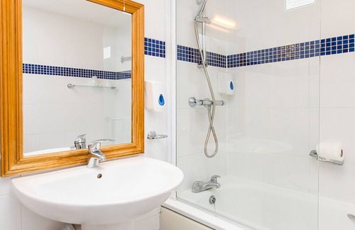 Hythe Hotel | OYO Stade Court Hotel