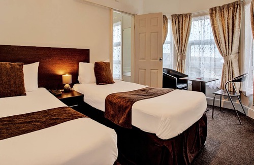 Great Yarmouth Hotel | OYO The Waverley Hotel