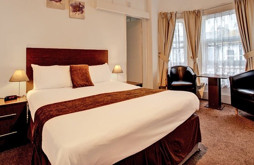 Great Yarmouth Hotel | OYO The Waverley Hotel