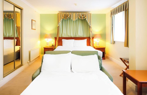 Bradford Hotel | OYO Tong Park Hotel