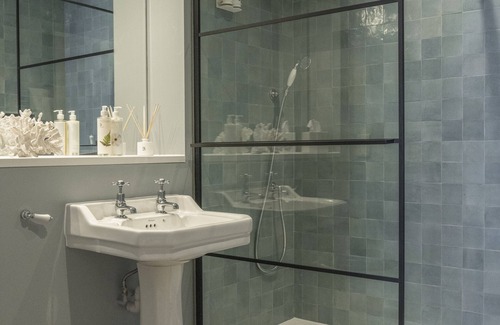 Mumbles Hotel | Oyster House