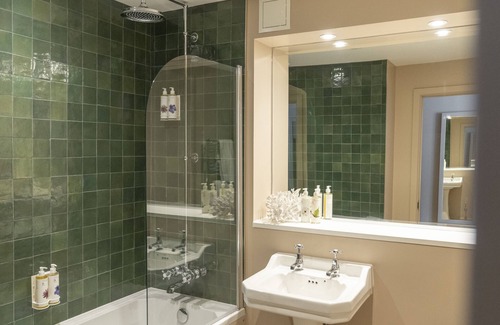 Mumbles Hotel | Oyster House